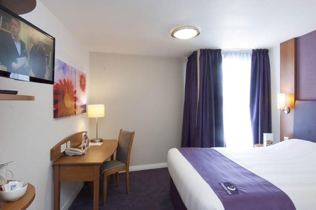 Premier Inn Epsom Central Quarto foto