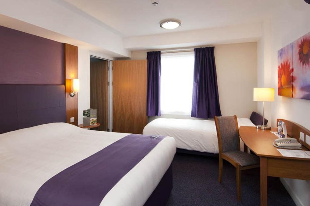 Premier Inn Epsom Central Quarto foto